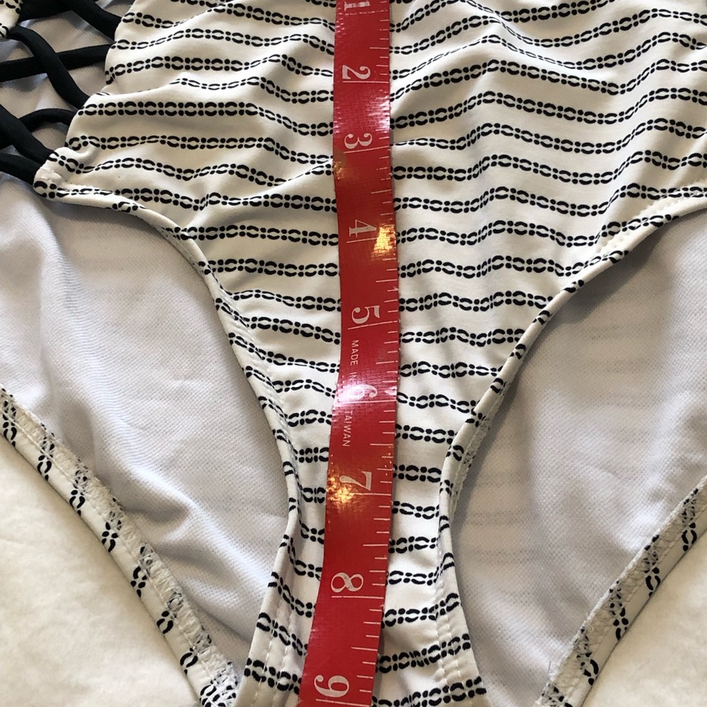 FREE WITH PURCHASE White/Black Striped Bottoms (S) - Picture 6 of 8